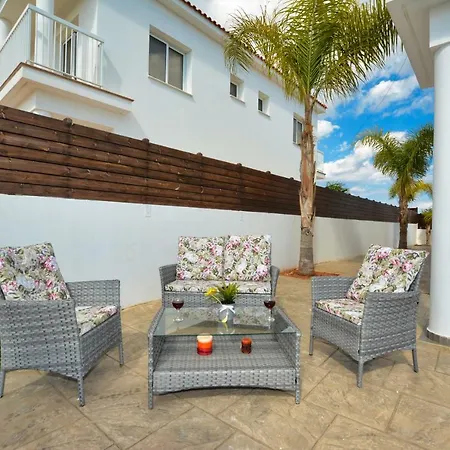 Nissi Christa Ayía Nápa