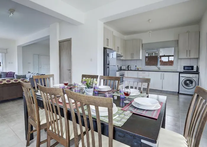 Nissi Christa Villa *