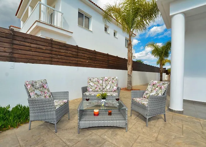 Nissi Christa Ajia Napa